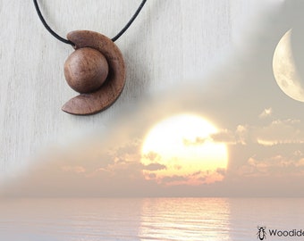 soleil et lune ensemble pendentif en bois, soleil et lune unis collier en noyer, soleil et lune sculptés en bois, soleil uni à la lune