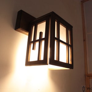 lampada da muro stile shoji ,applique carta di riso , lampada artigianale incastri in legno stile orientale , lanterna artigianale rifinita