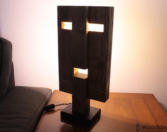 lampe visage en bois rustique, lampe visage stylisé, lampe visage primitif, lampe ambiance tribale, tête en bois