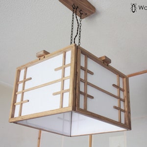 lampadario a sospensione shoji legno e carta di riso , lampadario design orientale stile shoji made italy ,lampadario artigianale raffinato