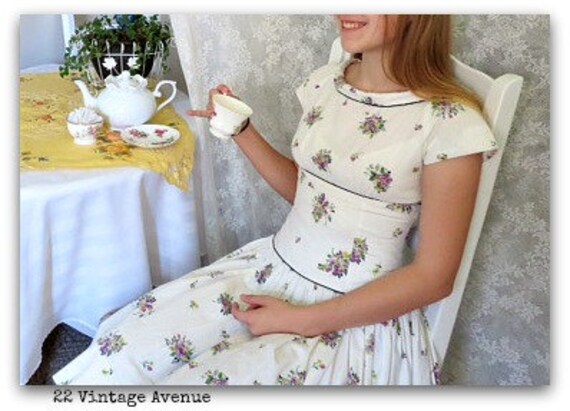 Pretty Vintage Dress - Stylish Dress - Lavender Fl