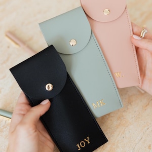 STYLO À BILLE dans une pochette pour stylo PERSONNALISÉE/stylo rechargeable/papeterie personnalisée/cadeaux de mariage/cadeau pour diplômés et d'entreprise