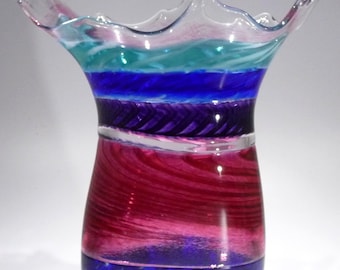 手吹きガラス 花瓶 大きくてエレガントな手吹きガラスの縦溝付き花瓶 - Dirwood Glass