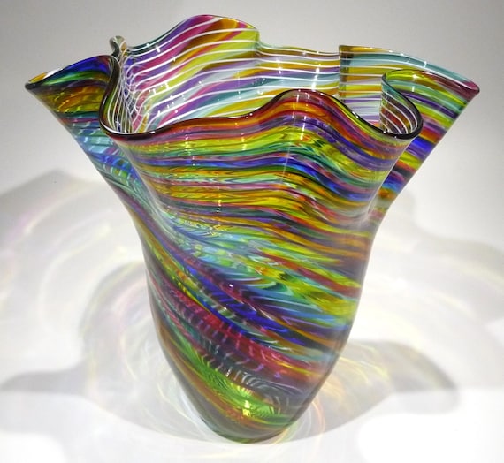 非常に大きな手吹きガラスアートの溝付き花瓶/ボウル、テーブル