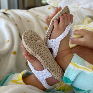 Krippe Schuhe Hand Gehäkelte Flip Flop Sandale Stricken Booties Blau Rosa Weiß Braun Neugeborene Baby Mädchen Jungen Socken Baby Shower Geschenk mit Geschenk-Box