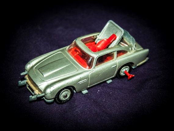 corgi 007 aston martin db5 value