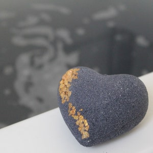 Heart Of Gold Bath bomb, Black Bath bomb, Goth Gifts, Bath Bomb, Luxury bath Bombs, Wedding Bath Bomb, Black Wedding Favours, Bombe de bain