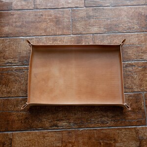 Bandeja de cuero decorativa, regalo personalizado y hecho a mano para él o ella, bandeja de valet clásica y de moda