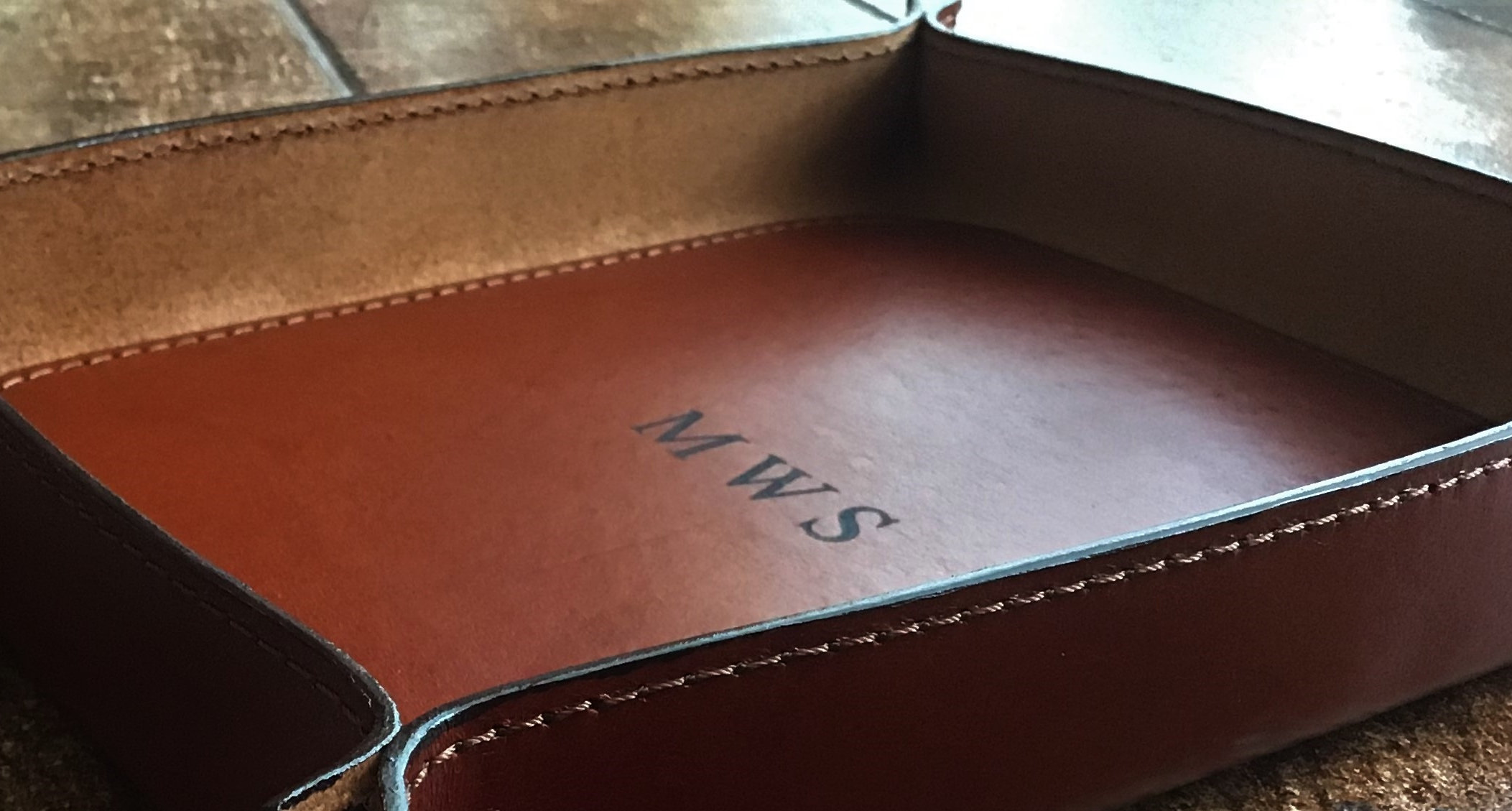 Handmade leather valet tray, custom anniversary, graduation,wedding gift, best gift for her him, apartment office personalised decor