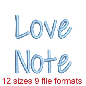 Pode incluir: Design de bordado azul claro com as palavras "Love Note" escritas à mão. O design está disponível em 12 tamanhos e 9 formatos de arquivo.