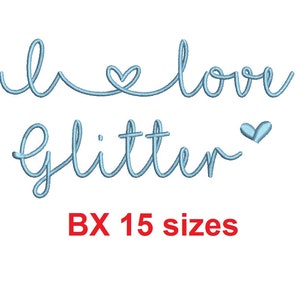 Può includere: Disegno di ricamo con il testo "I love glitter" in un carattere corsivo blu chiaro con due piccoli cuori. Il testo "BX 15 misure" è incluso anche in rosso.
