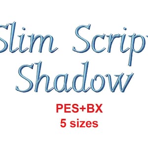 以下が含まれることがあります： 白い背景に青い文字で「Slim Script Shadow」と書いてあり、その下に「PES+BX」と「5サイズ」の文字があります。