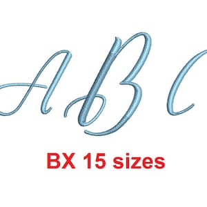 Puede incluir: Un conjunto de letras bordadas en azul, A, B y C, en estilo cursivo. El texto "BX 15 tamaños" está debajo de las letras.