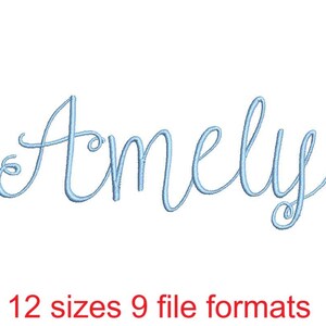 Peut inclure: Un motif de broderie en bleu avec une police cursive du nom "Amely".