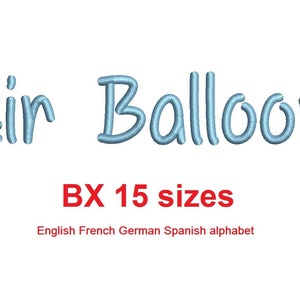 Pode incluir: Texto bordado em azul que diz "Air Balloon" com o texto "BX 15 tamanhos" em vermelho abaixo. O texto "Alfabeto inglês francês alemão espanhol" está em vermelho abaixo dos tamanhos.