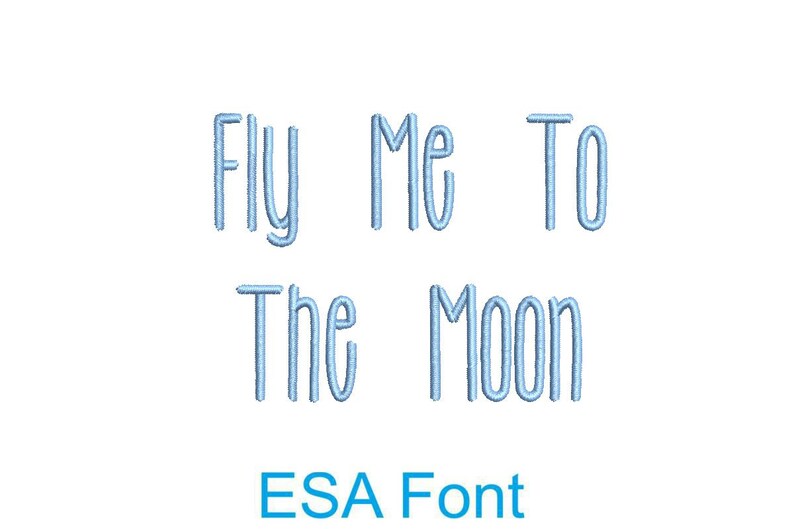K&ouml;nnte beinhalten: Fly Me To The Moon in hellblauer Schrift, mit den Worten "ESA Font" in blauer Schrift darunter.
