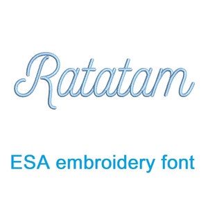 Peut inclure: Le mot "Ratatam" en police cursive bleu clair. Le texte "ESA embroidery font" est sous le mot.