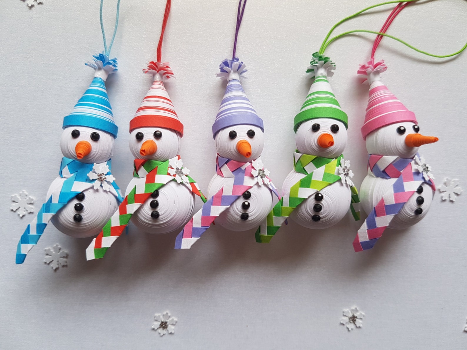 Paper Quilled Snowman with a cross hatched scarf and a | Etsy