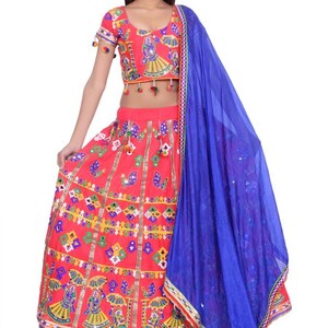 Lehenga Choli bordada: vestido indio negro, top corto, colección nupcial imagen 7