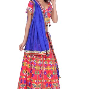 Lehenga Choli bordada: vestido indio negro, top corto, colección nupcial imagen 10