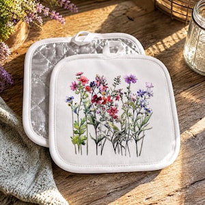 Botanical Pot Holder Heat Resistant Silver Backing Kitchen Accessory White Wildflower Design Modern Cooking Elegant Gift Nature Lover Decor