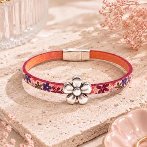 Pink Daisy Bracelet Leather Wristband Boho Jewelry Statement Double Loop Flower Design Silver Plated Floral Accessory Everyday Fashion