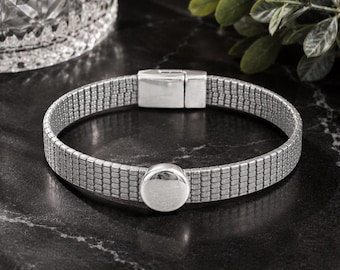 Pulsera de cuero plateado, joyería hecha a mano, pulseras de moda para mujer, brazalete metálico en relieve, delgada, con estampado de reptil y encanto bohemio texturizado.