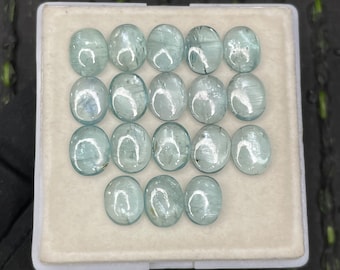 Lot de superbes surfaces lisses et brillantes, fond plat, forme ovale, 7 x 9 mm - 18 pièces, fond plat en cyanite pour la fabrication de bijoux.