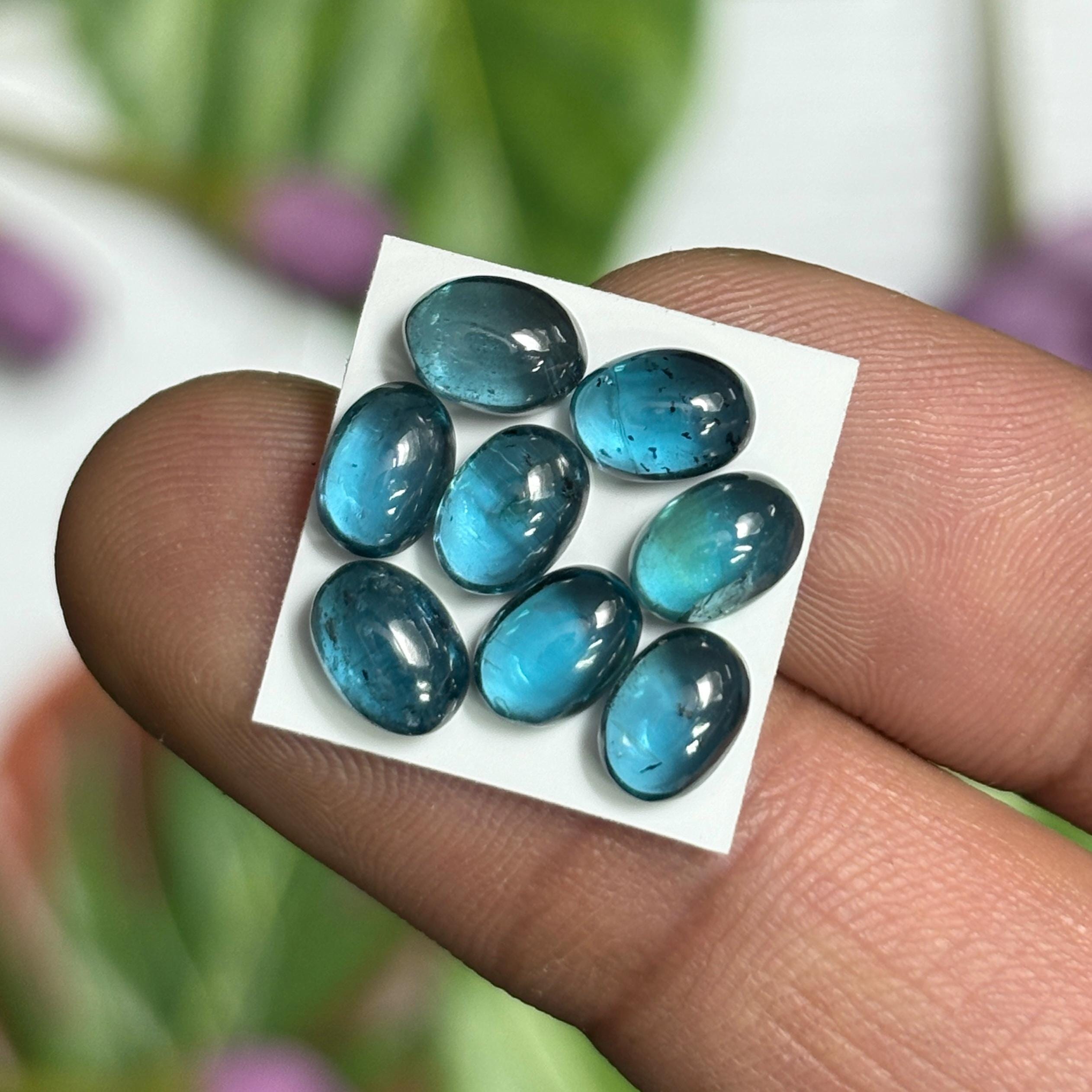 ティールモスカイヤナイトカボション（5 x 7 mm、8個） - 天然宝石 