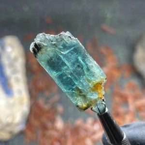 Natural Green kyanite rough,30 Ct. Green kyanite specimen,kyanite blades,kyanite stick,kyanite shards,kyanite raw for jewelry & wire wraping