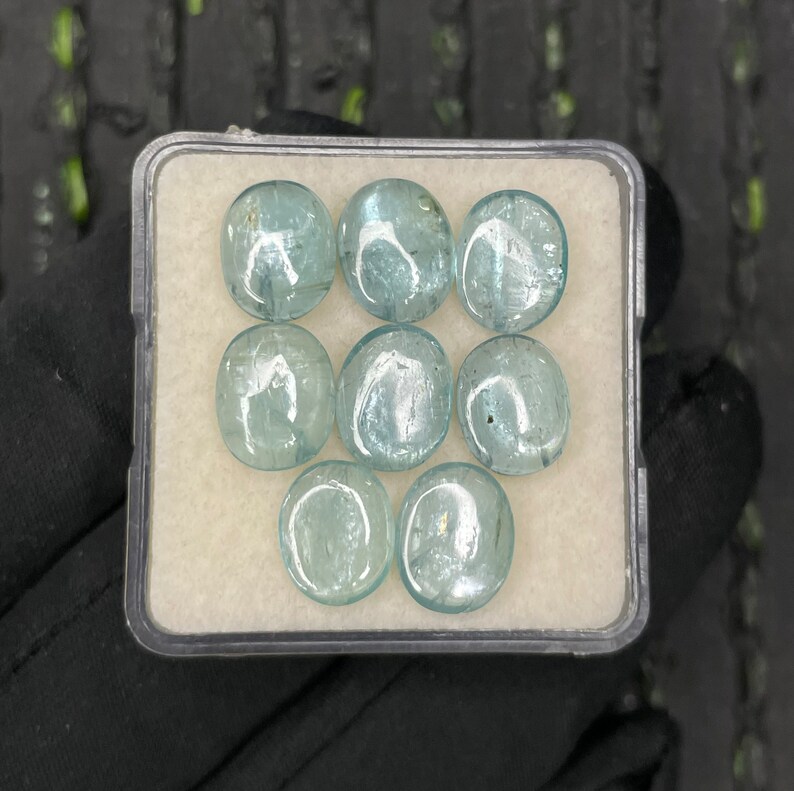 Lot de belles cyanites aqua brillantes lisses, dos plat, forme ovale, qualité supérieure 8 x 10 mm 8 pièces, cyanite dos plat pour la fabrication de bijoux. image 2