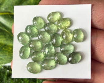 Mintgroene ovale kyaniet cabochons – natuurlijke edelstenen voor het maken van sieraden (7 x 9 mm)
