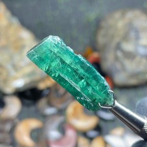 Emerald Green Kyanite Crystal Blade: Raw Kyanite Stone for Jewelry