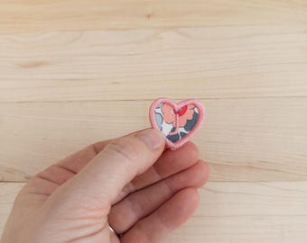 Letra termoadhesiva en forma de corazón, pequeño parche termoadhesivo de corazón para manga, aplique de corazón pequeño con borde acabado, parche de letra de corazón bordado, diseño de corazón