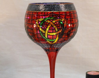 Keltisk bägare i målat glas