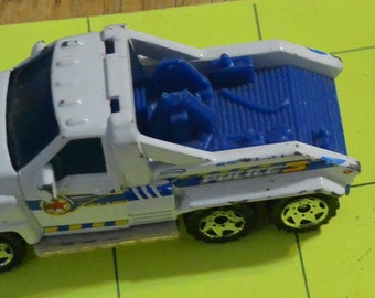 2000 Wrecker truck, matchbox, mattel inc,
