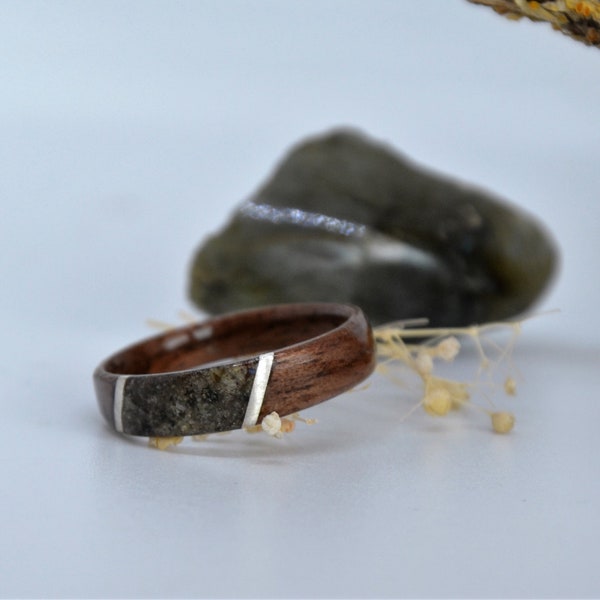 Bague en bois et pierre,alliance,anneau en bois,bijoux en bois avec Labradorite et argent , Mariage, bague en noyer, bague en olivier