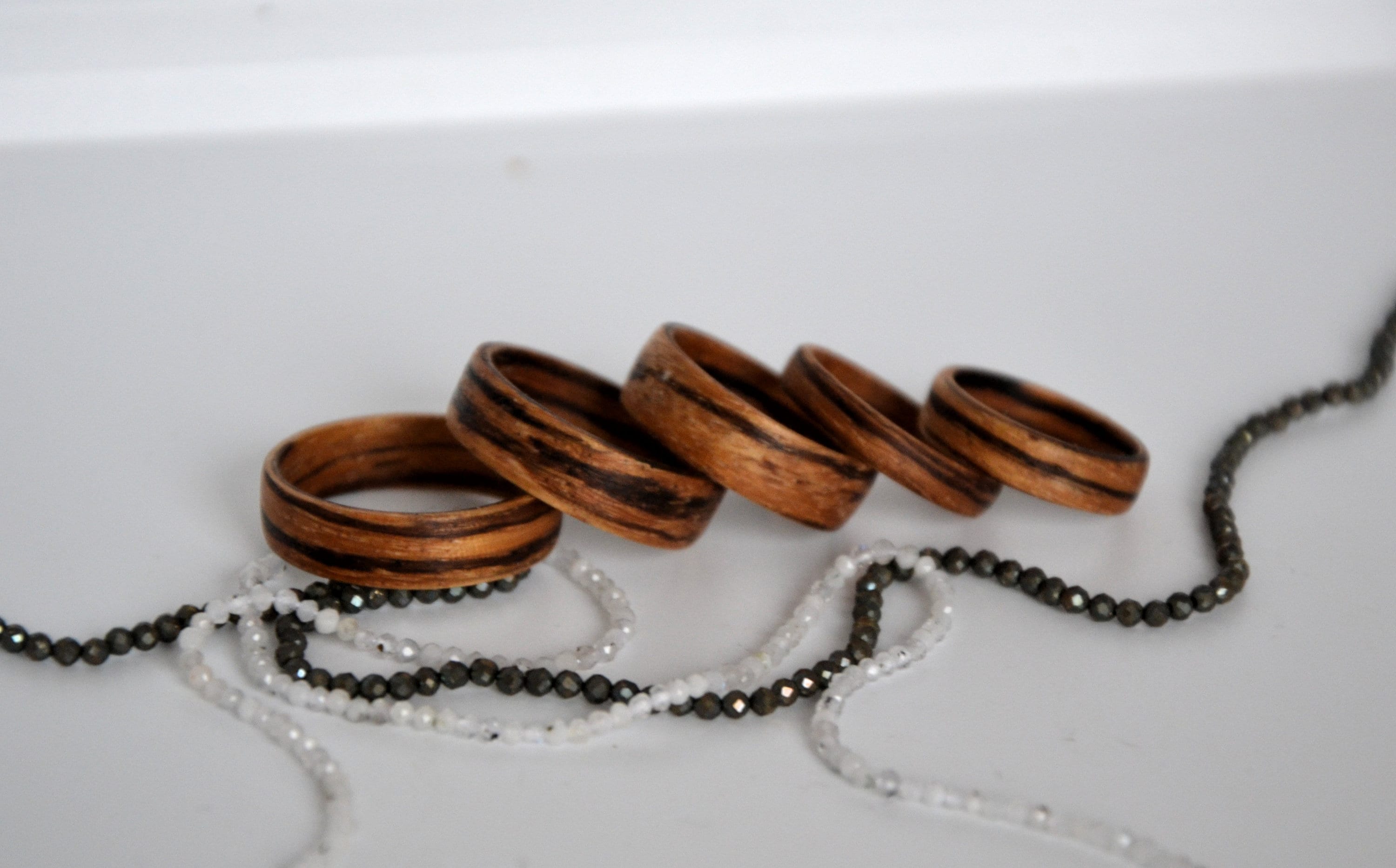 Bague En Bois Naturel Vintage - Style Boho, Couleurs Beige, Brun, Noir, Marque Tumundo, Neuf Sans Emballage