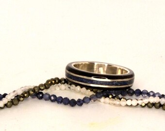 Houten en zilveren ring, Ebbenhouten trouwring, zilveren sieraden met hout, handgemaakte sieraden, Bruiloft, ring met Lapis Lazuliet,