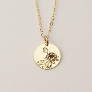 7 月の誕生花ペンダントネックレス、スイレンネックレス、カスタム誕生花ペンダント | 14k ゴールドフィルド、スターリングシルバー、ローズゴールドフィルド