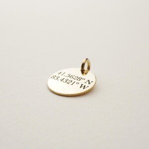 Charm de coordenadas, Charm de disco de coordenadas personalizado / Relleno de oro de 14 k, Plata de ley, Relleno de oro rosa imagen 2