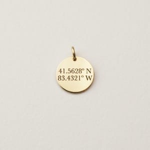 Charm de coordenadas, Charm de disco de coordenadas personalizado / Relleno de oro de 14 k, Plata de ley, Relleno de oro rosa imagen 1