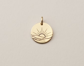 Encanto colgante del atardecer del amanecer, encanto de la playa, encanto de la montaña, disco de encanto solar / relleno de oro de 14 k, plata de ley, oro rosa