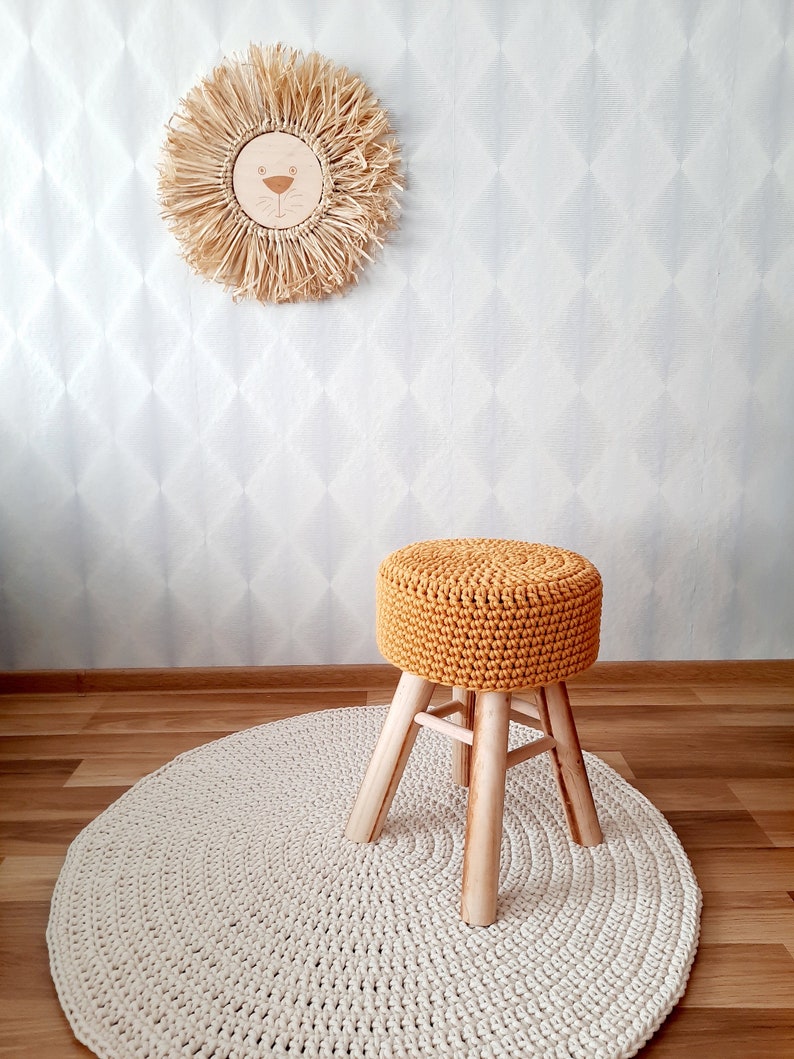 Round Stool Wooden Cover Crocheted in Various Colors Washable Handmade imagen 4