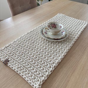Crèmekleurige gehaakte tafelloper – Scandinavische rustieke stijl, wasbaar katoenen koord