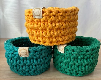 Cesta redonda de crochet en muchos colores y tamaños