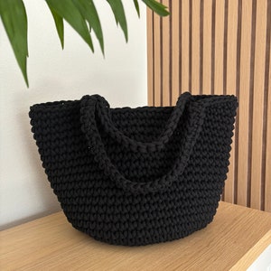 Schwarze Umhängetasche, Häkeltasche, Handgefertigte Handtasche in vielen Farben, Geschenk für Sie, Strandtasche, Großer Korb, Gehäkelte Tragetasche