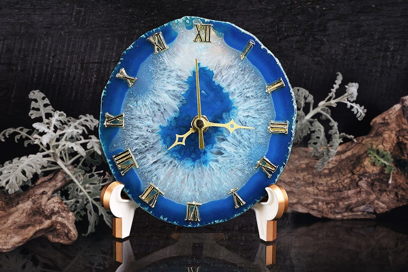 Natural Agate Crystal Stone Clock /Desk Clock Roman Numeral Blue