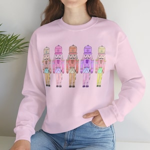 Nutcracker Christmas Crewneck Sweatshirt, Pastel Colors. Suéter de Cascanueces De Navidad colores pasteles