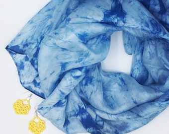 Foulard indigo japonais soie 100 %, étole châle teint à la main, foulard motif bleu, foulard tête wrap